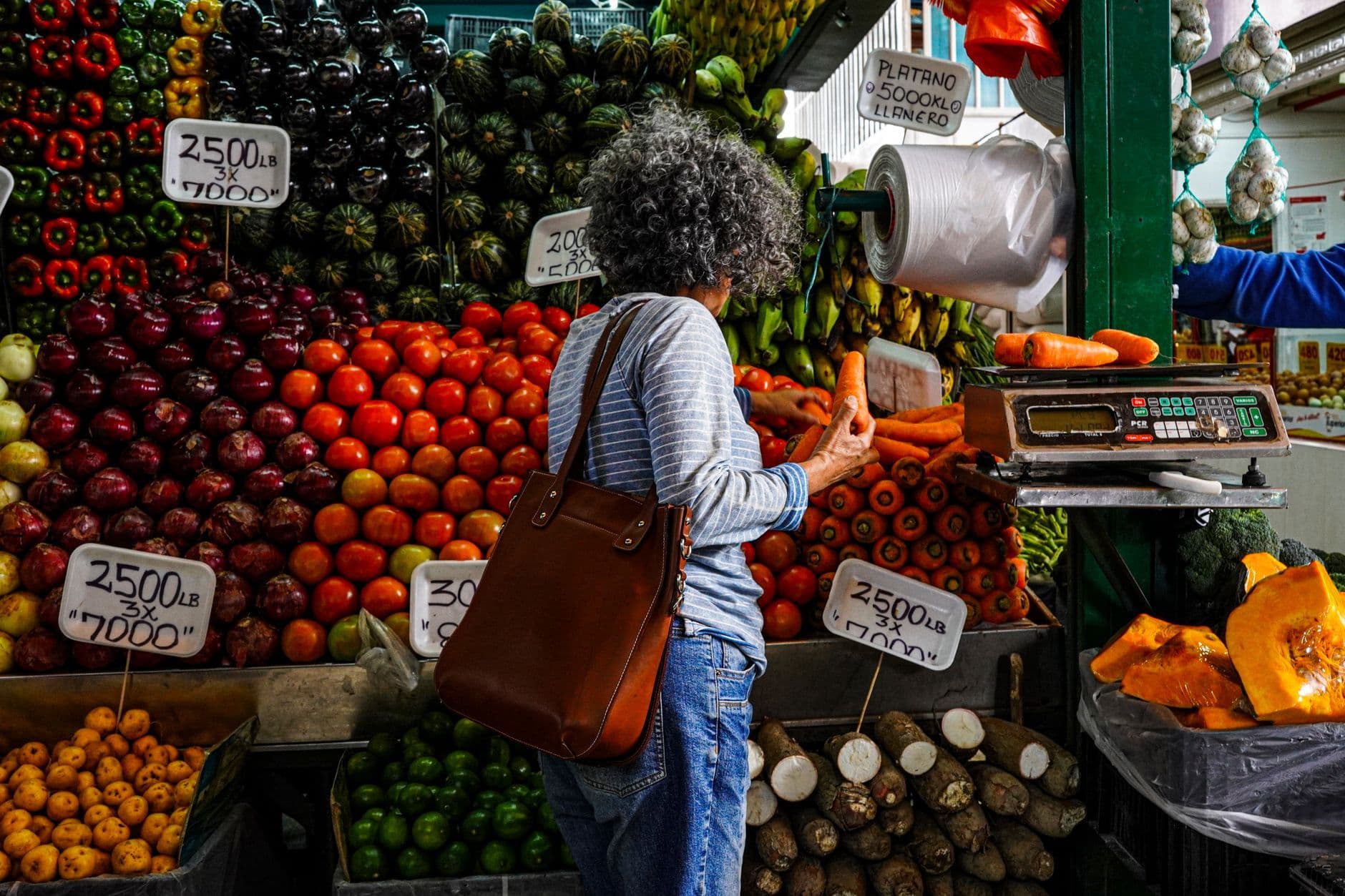 Petróleo dispara 7%: o que a briga entre EUA e Irã significa para a economia brasileira?